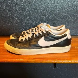 Nike Blazers Black